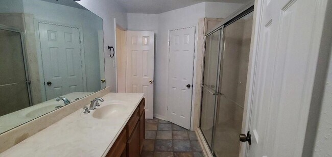 Building Photo - 1810 Oakwell Ln