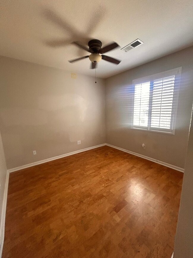 Building Photo - Great home for rent in Visalia