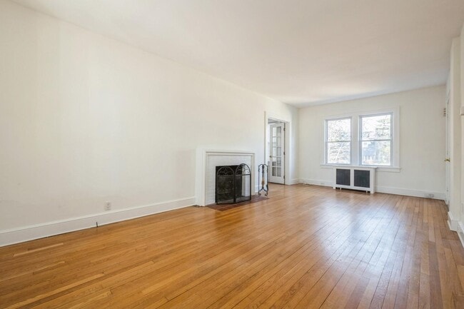 Building Photo - 130 Soundview Rd