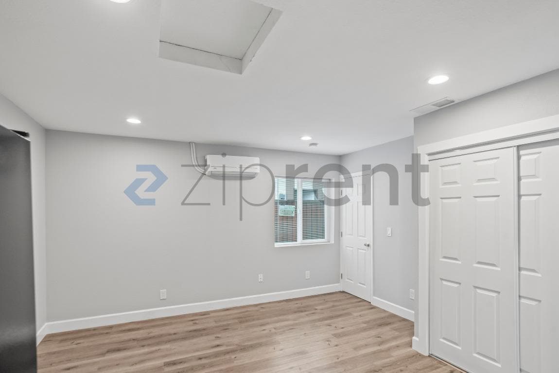 Building Photo - Unit 3