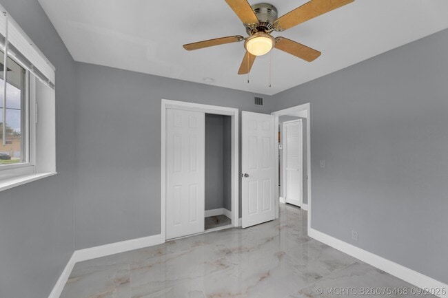 Building Photo - 800-802-802 SW 6th Ct