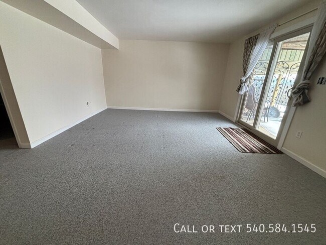 Building Photo - 3776 Kenwick Trail