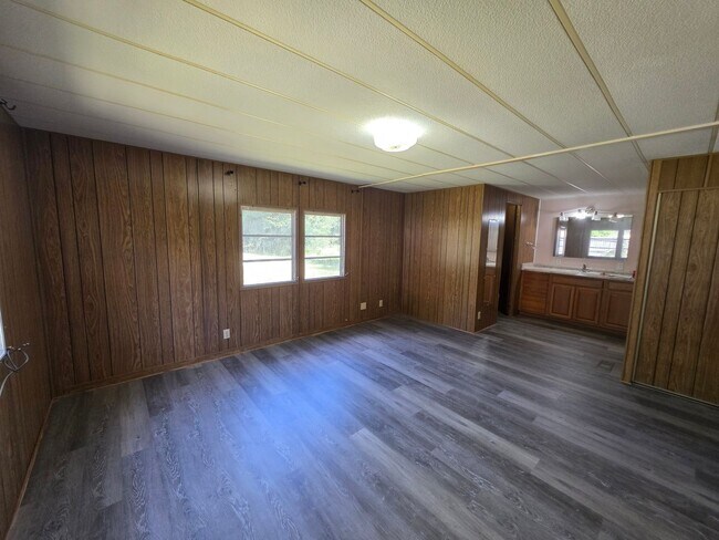 Building Photo - 230 Elm St