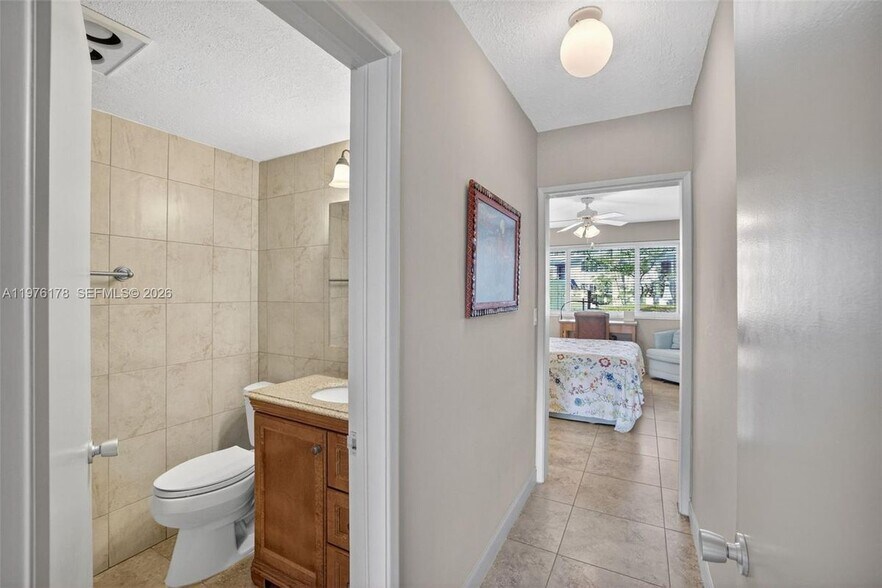 Building Photo - 180 Isle of Venice Dr