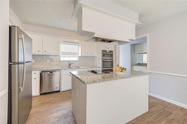 Building Photo - 2950 Jenny Dr