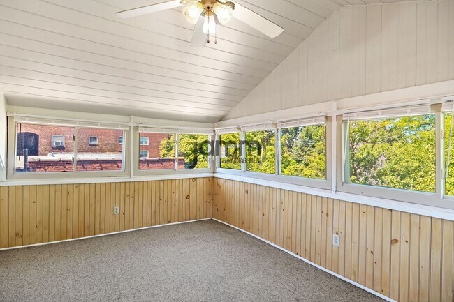 Building Photo - 14724 Clifton Blvd