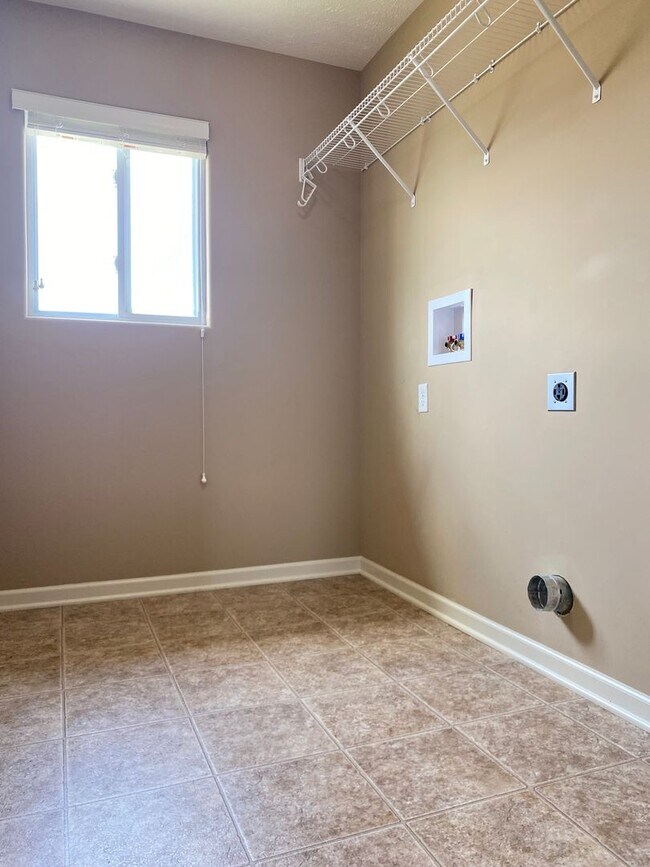 Building Photo - Beautiful & Nearly new SW Chalco area 4 bed Two Story