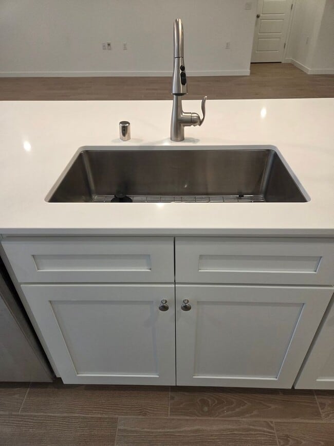 Building Photo - University Dr! Lemoore