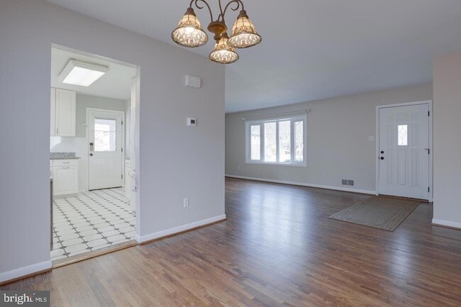 Building Photo - 7117 Hadlow Ct