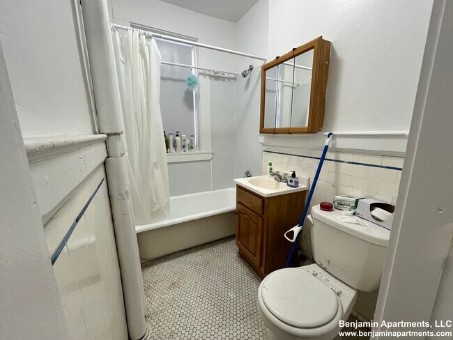 Building Photo - 231 Park Dr
