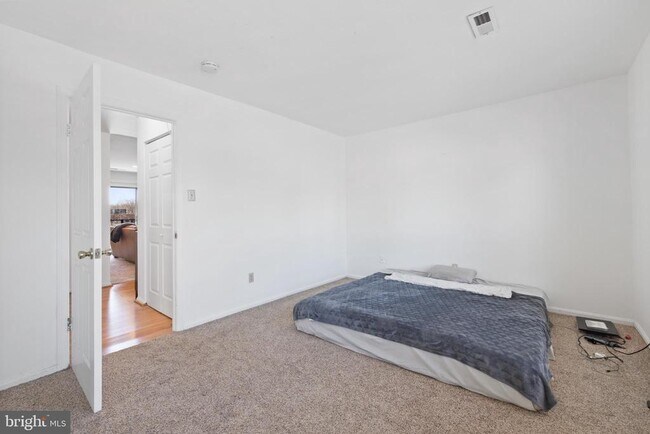 Building Photo - 804 Quince Orchard Blvd