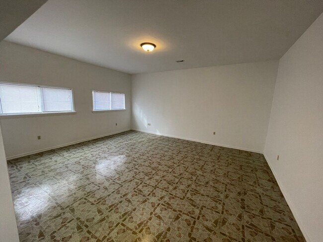 Building Photo - 18206 Shelbyville Rd