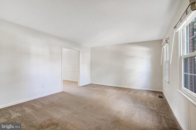 Building Photo - 6031 Mayfair Ln