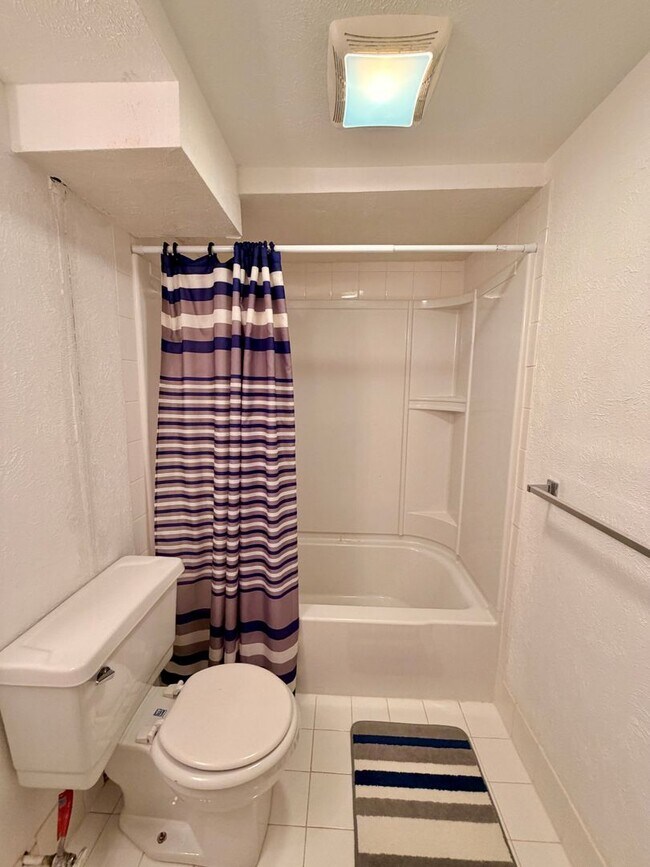 Building Photo - Amazing 3bed/2 bath with finished basement.