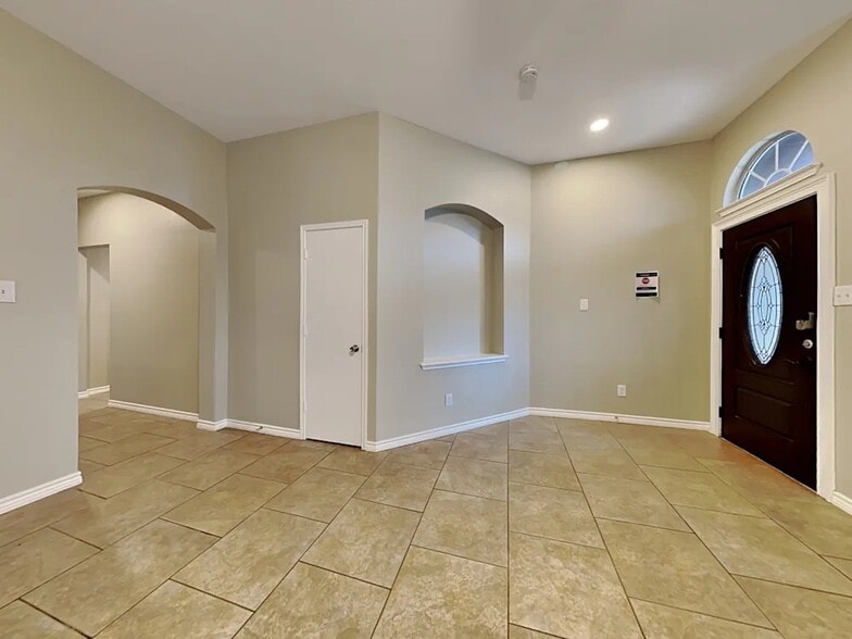 Building Photo - 503 Tumbleweed Dr