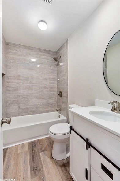 Building Photo - 109 Kingswood Dr