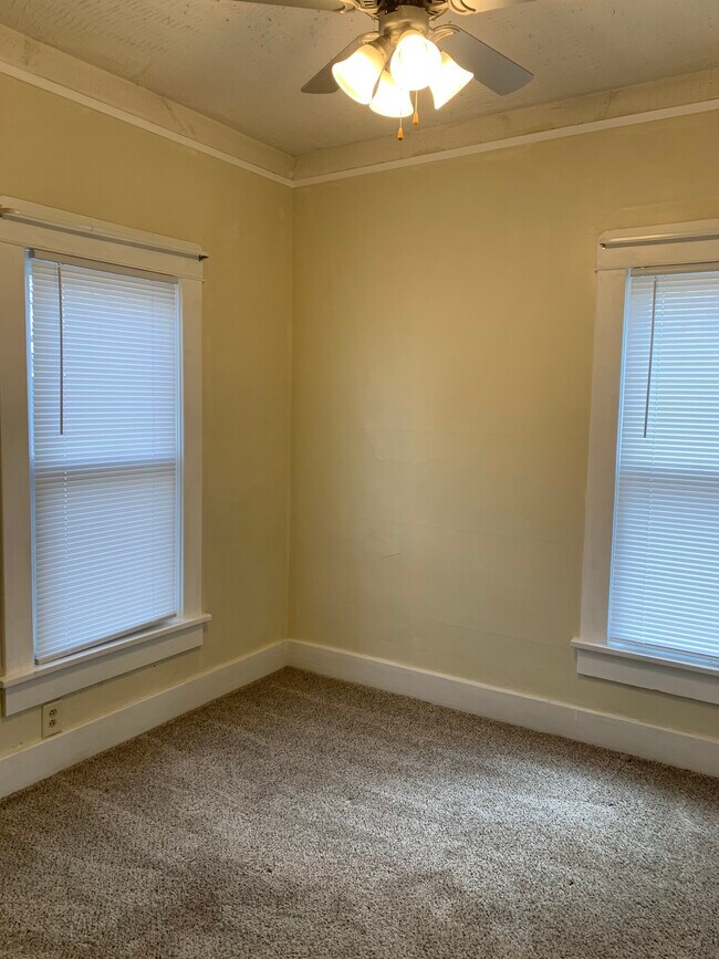 Building Photo - 329 W Claflin Ave