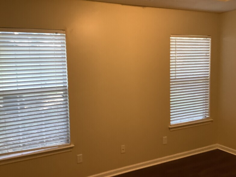 Building Photo - 249 Longleaf Cir