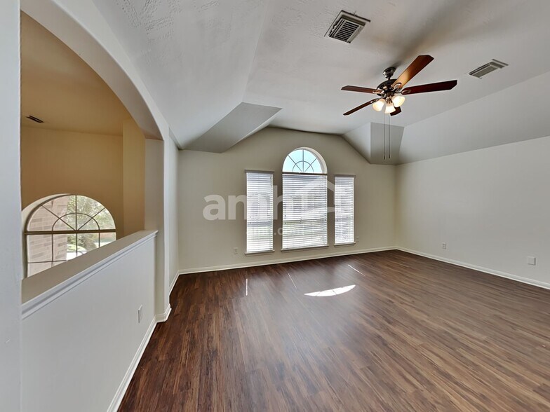 Building Photo - 4002 Ashview Ln