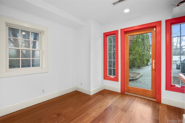 Building Photo - 55 Moran Pl