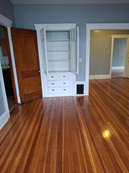 Building Photo - 61 Topliff St