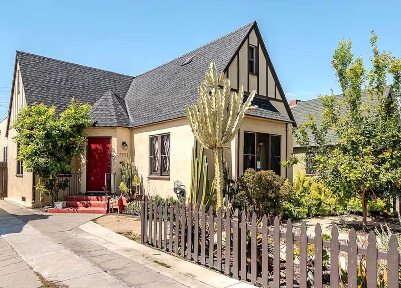 Building Photo - 2161 Magnolia Ave
