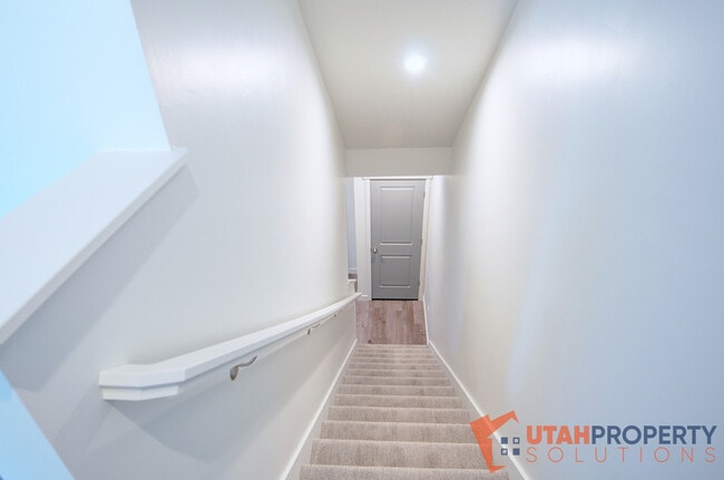 Building Photo - 1006 W 430 S