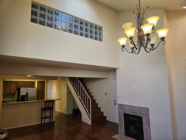 Building Photo - 2425 Holly Hall St