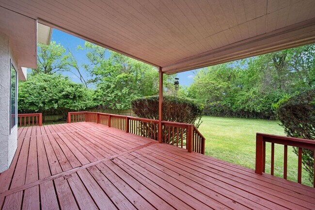Building Photo - 921 Beechwood Rd