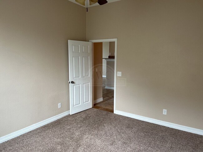 Building Photo - 6008 Bedrock Dr