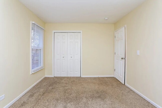 Building Photo - 136 Mayfield Dr