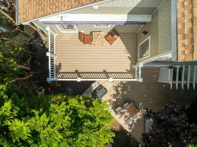 Building Photo - 710 Lighthouse Ave