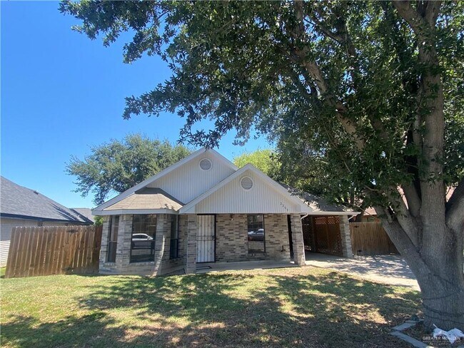 Primary Photo - 2203 E Coma Ave