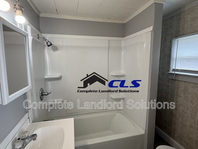 Building Photo - 2401 Garfield Ave