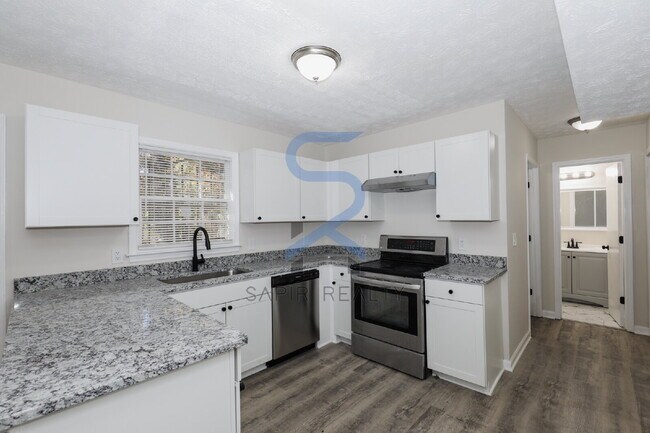 Building Photo - Move in before November 15th and choose yo...