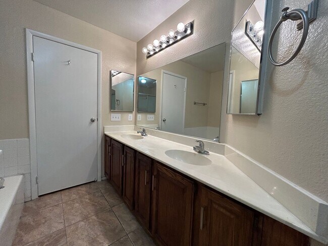 Building Photo - BEAUTIFULLY RENOVATED HOME WITH NEW PAINT, CARPET, AND LIGHT FIXTURES