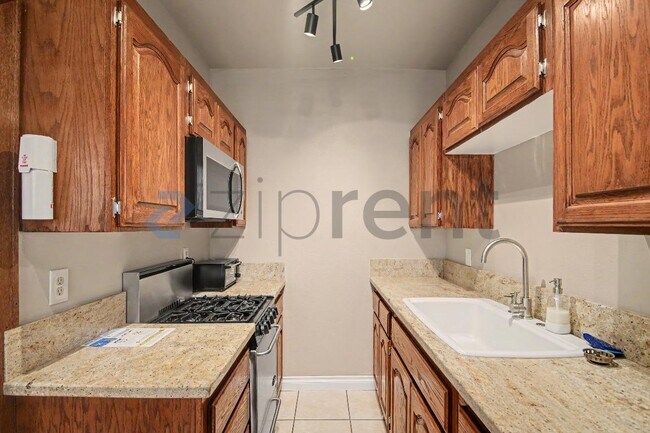 Building Photo - Unit 120