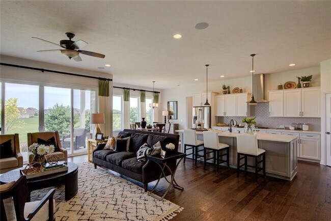 Building Photo - 3328 Pace Dr