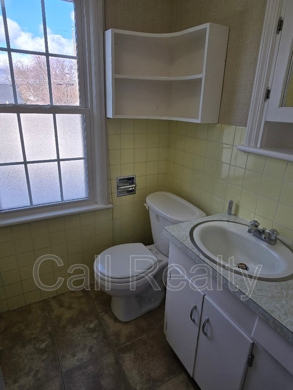 Building Photo - 1017 E Sharp Ave