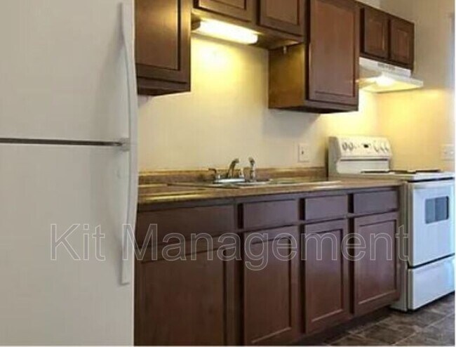 Building Photo - Charming 1-Bedroom Near West Laskey – Cozy, Convenient, and Affordable at $675
