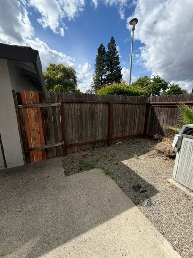 Building Photo - Beautiful 2 Bedroom and 2.5 Bathroom Condo $1,775.00
