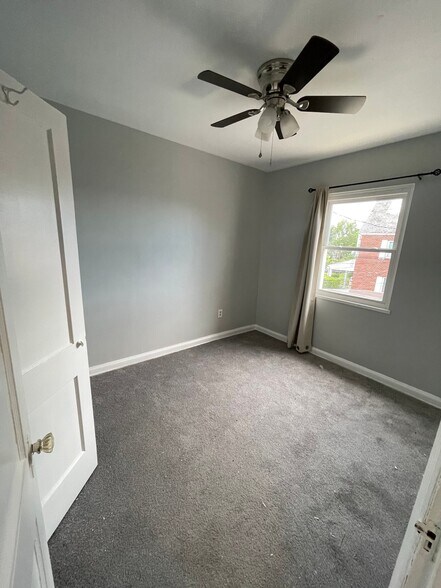 Building Photo - 204 34th St NE