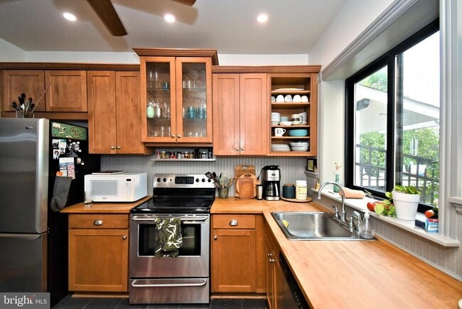 Building Photo - 365 2nd Ave