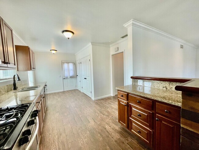 Building Photo - Stunning 4 Bedroom 3 Bath Single Story Home in Glendora!