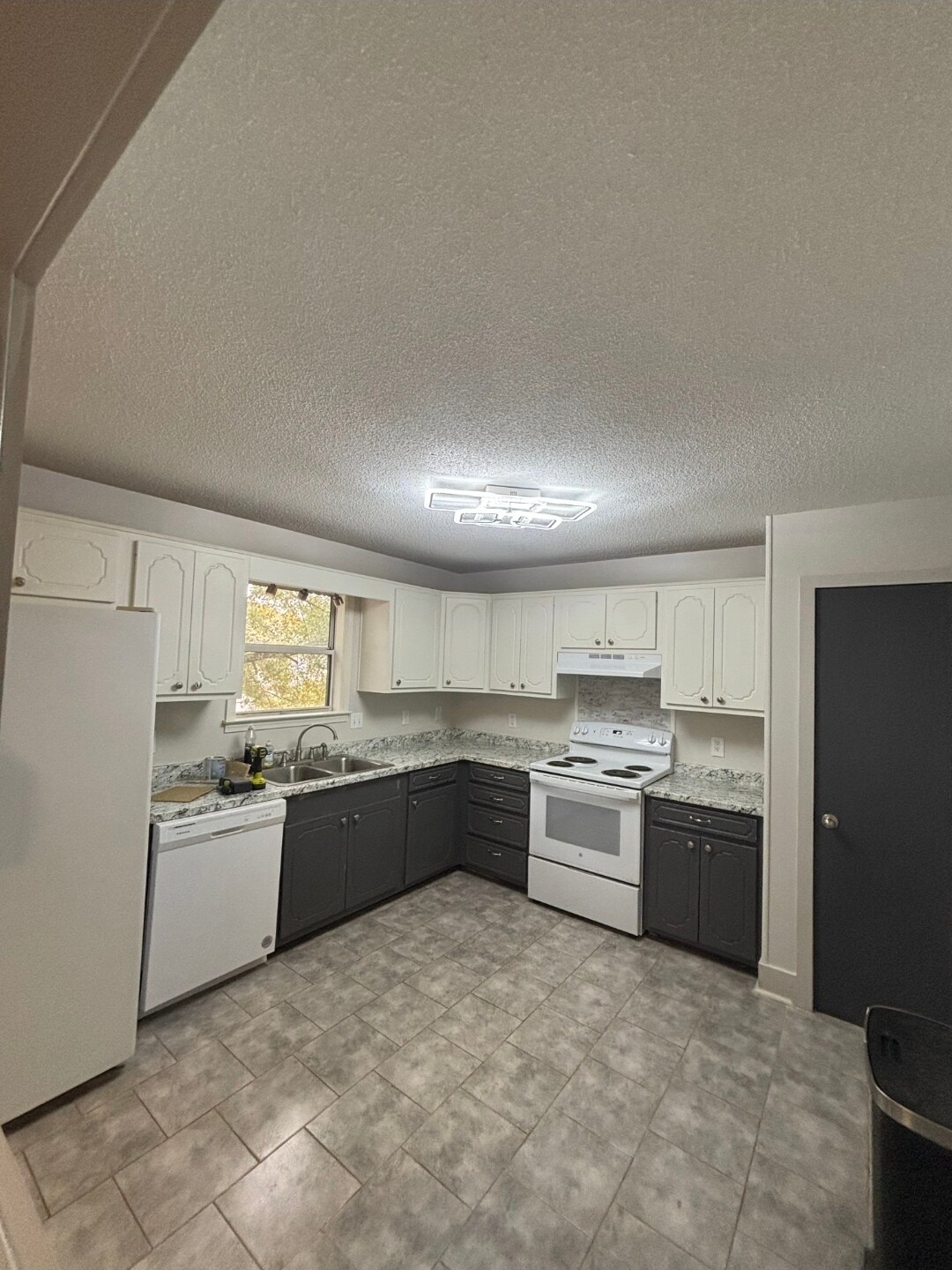 Building Photo - 113 Moss Ln