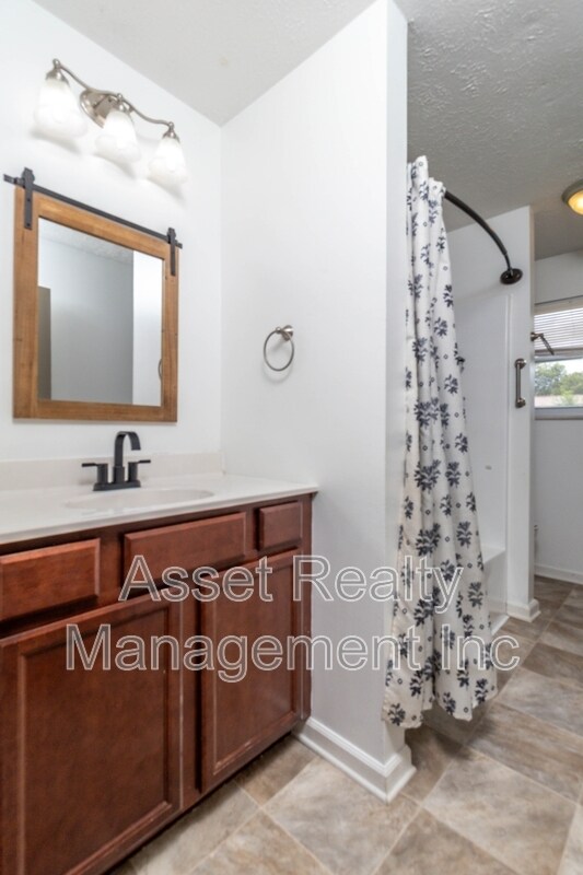 Building Photo - 2821 Vicksburg Ln