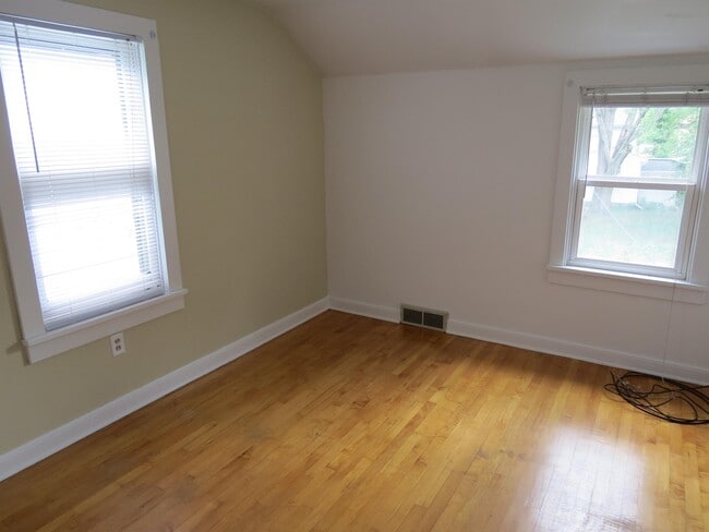 Building Photo - 616 Ripley Ave