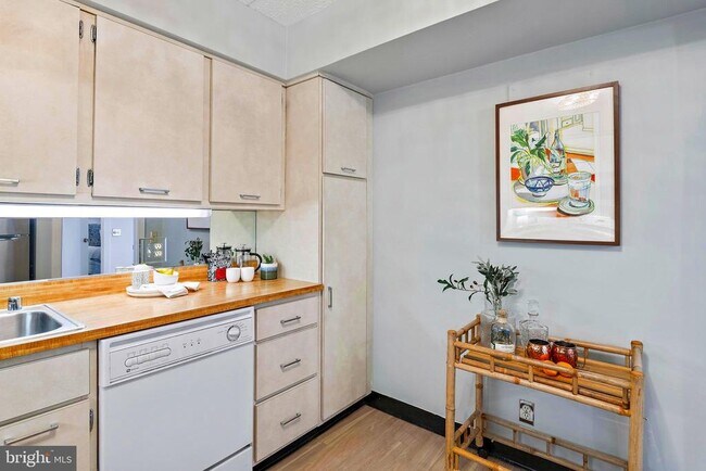 Building Photo - 100 Severn Ave