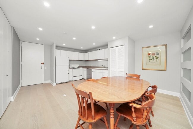 Building Photo - 405 N Wabash Ave