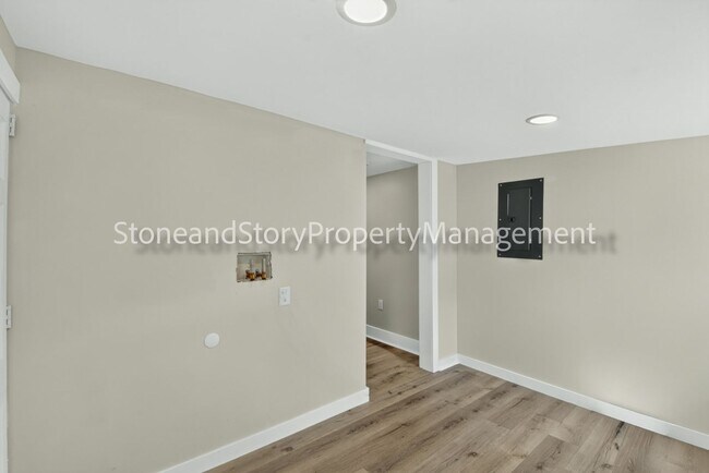 Building Photo - 414 NE Grattan St